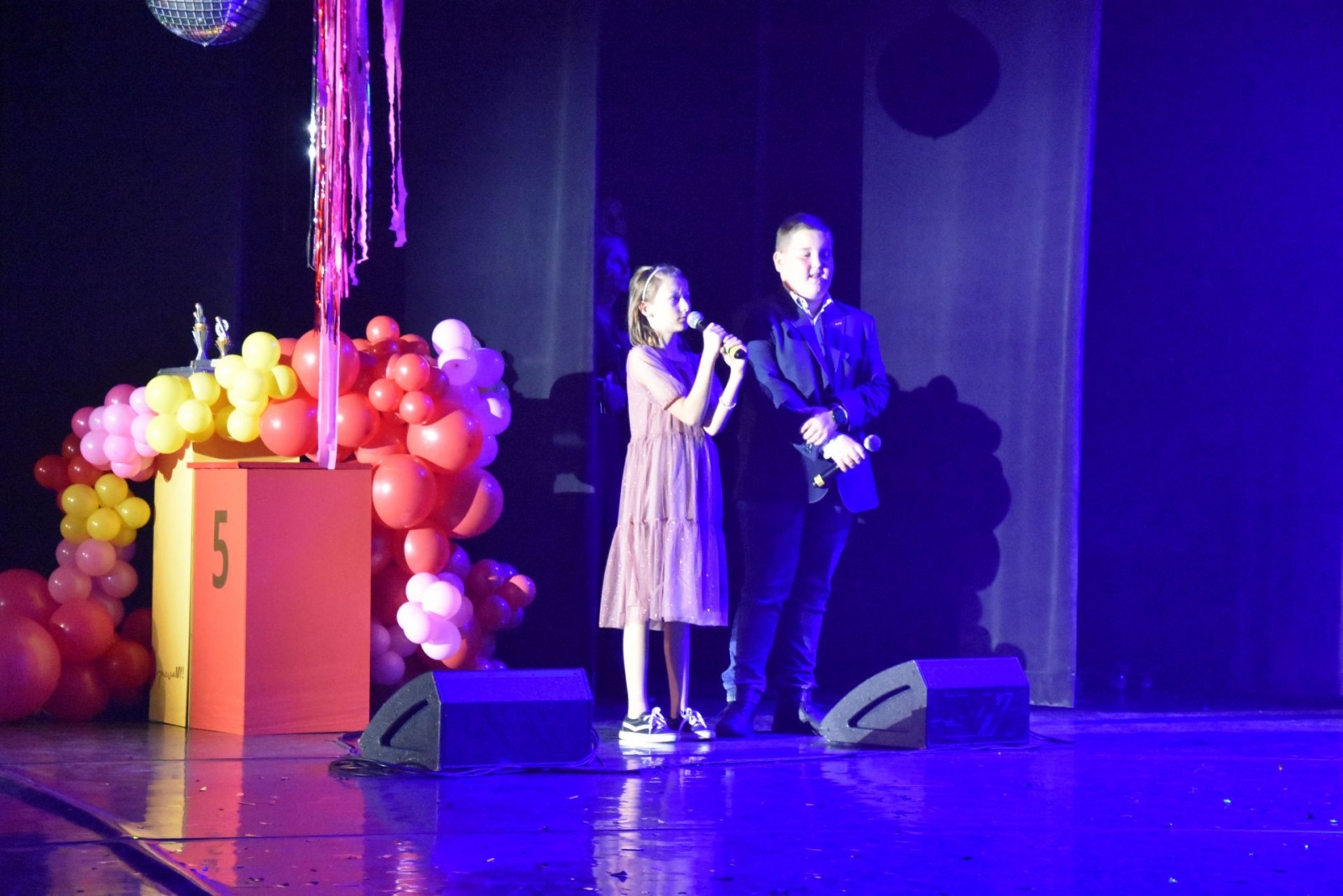 Zdjęcie w galerii na portalu naszwodzislaw.com: Liczy się tylko miłość płynąca z serca. Festiwal karaoake ŚpiewaMY za nami [FOTO] wiadomości z regionu