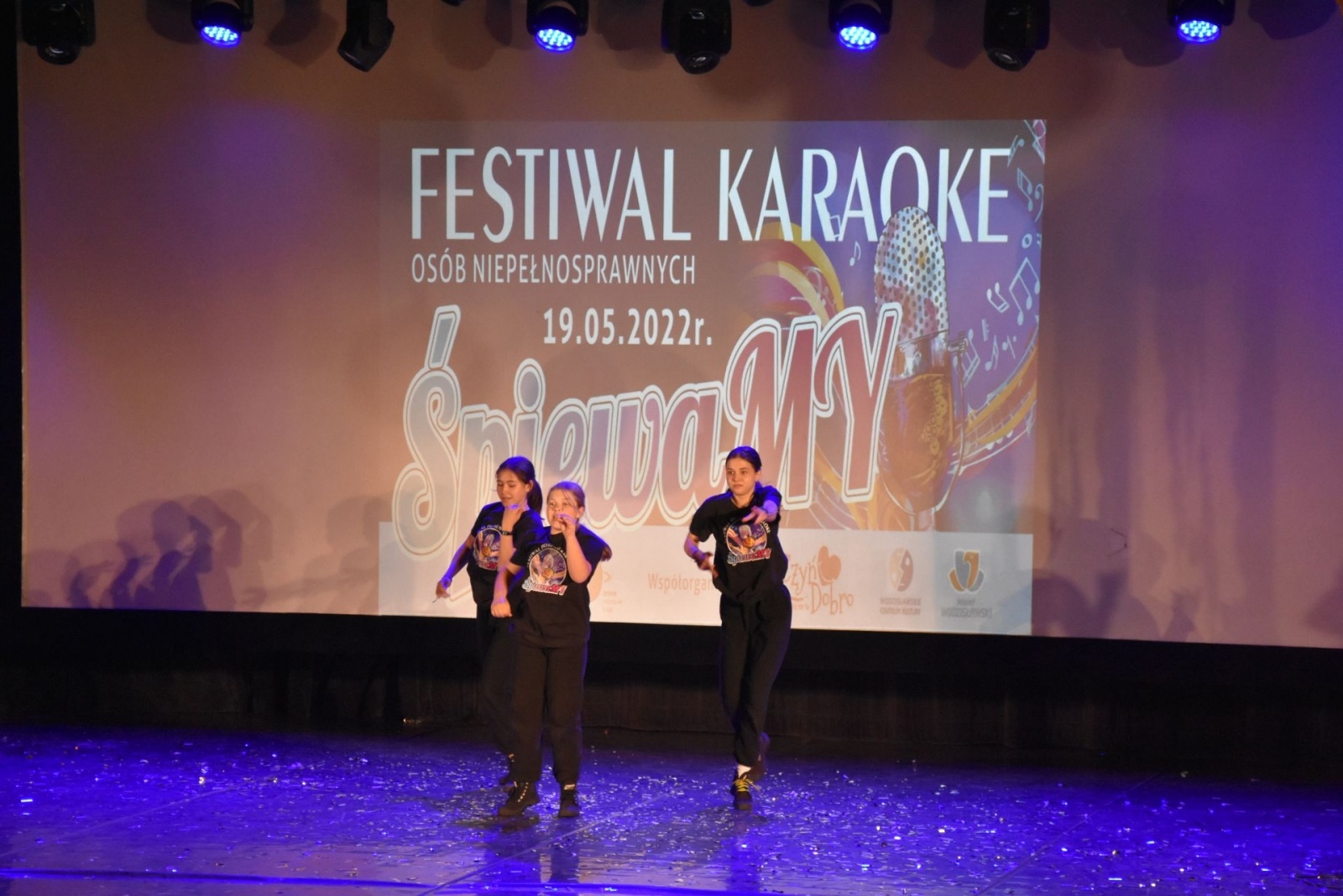 Zdjęcie w galerii na portalu naszwodzislaw.com: Liczy się tylko miłość płynąca z serca. Festiwal karaoake ŚpiewaMY za nami [FOTO] wiadomości z regionu