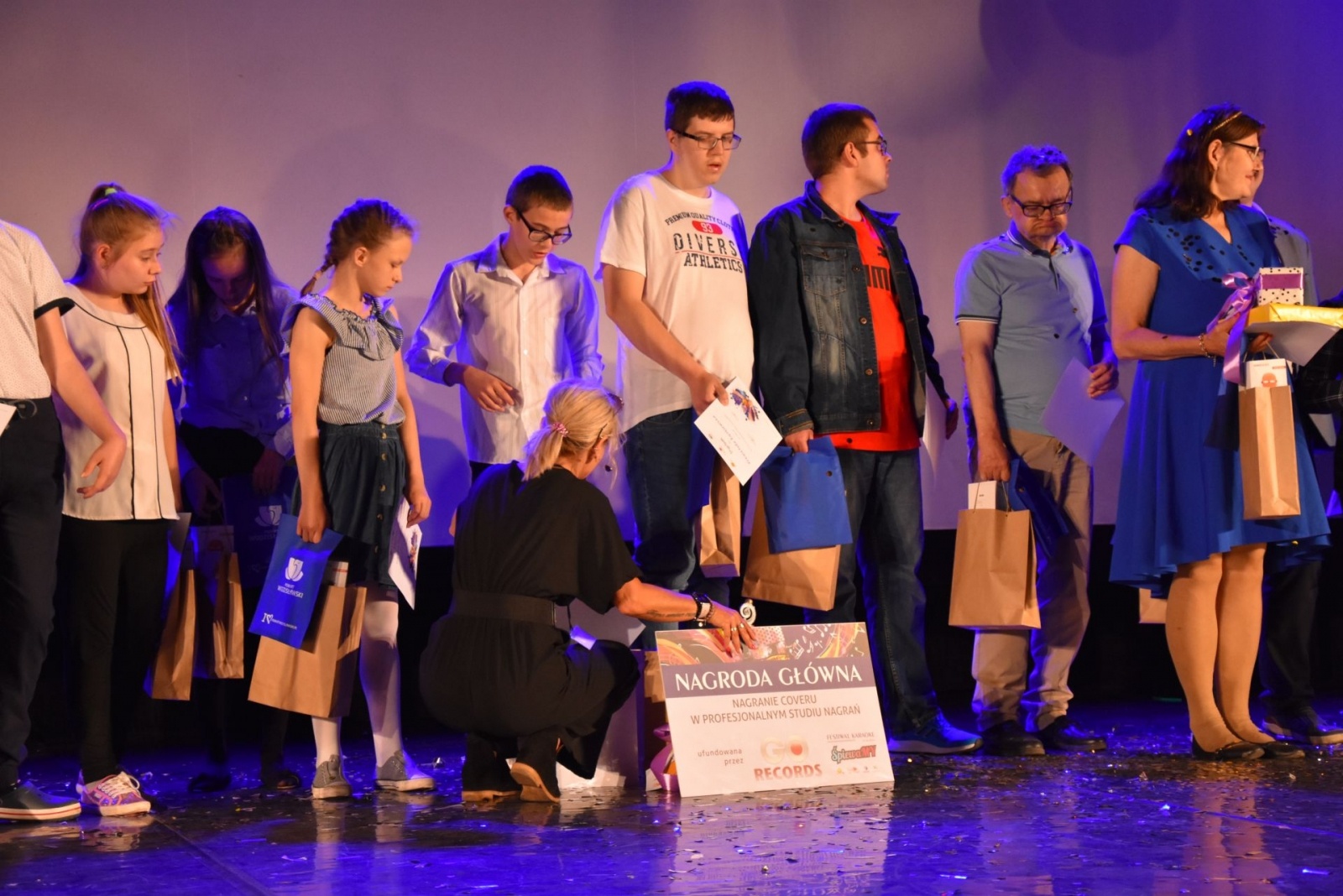 Zdjęcie w galerii na portalu naszwodzislaw.com: Liczy się tylko miłość płynąca z serca. Festiwal karaoake ŚpiewaMY za nami [FOTO] wiadomości z regionu