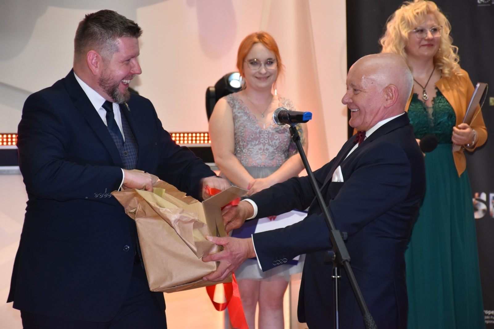 Zdjęcie w galerii na portalu naszwodzislaw.com: Poznaliśmy Powiatowych Liderów Przedsiębiorczości 2021 [FOTO] wiadomości z regionu