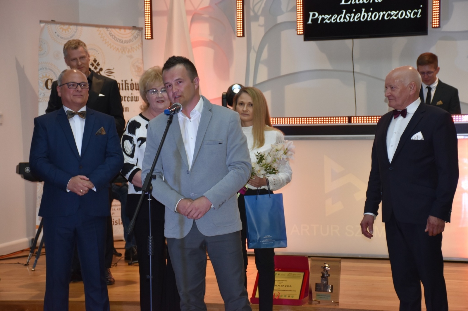 Zdjęcie w galerii na portalu naszwodzislaw.com: Poznaliśmy Powiatowych Liderów Przedsiębiorczości 2021 [FOTO] wiadomości z regionu