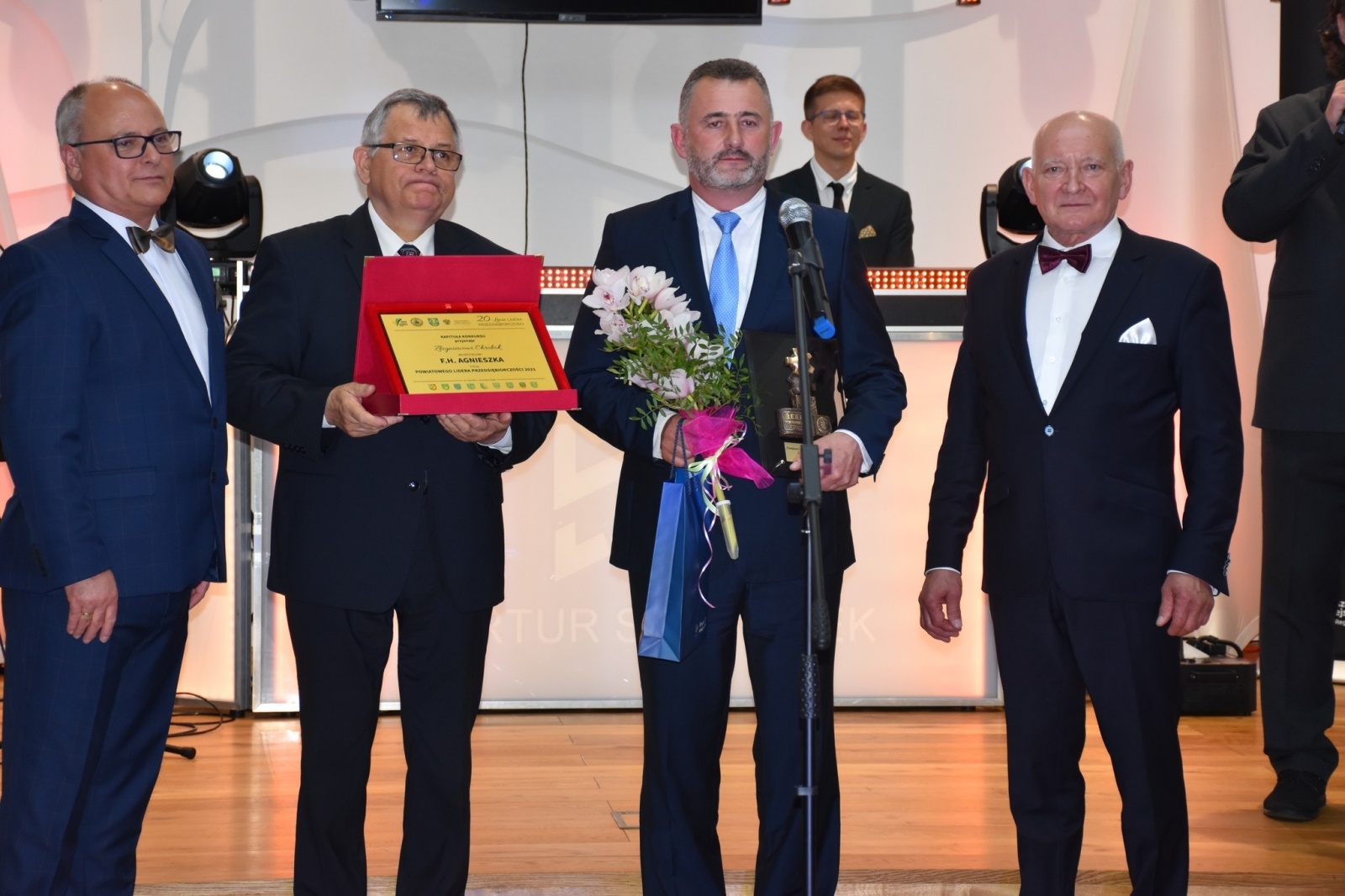 Zdjęcie w galerii na portalu naszwodzislaw.com: Poznaliśmy Powiatowych Liderów Przedsiębiorczości 2021 [FOTO] wiadomości z regionu