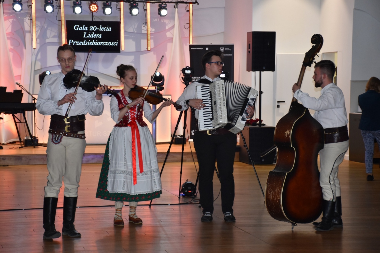 Zdjęcie w galerii na portalu naszwodzislaw.com: Poznaliśmy Powiatowych Liderów Przedsiębiorczości 2021 [FOTO] wiadomości z regionu