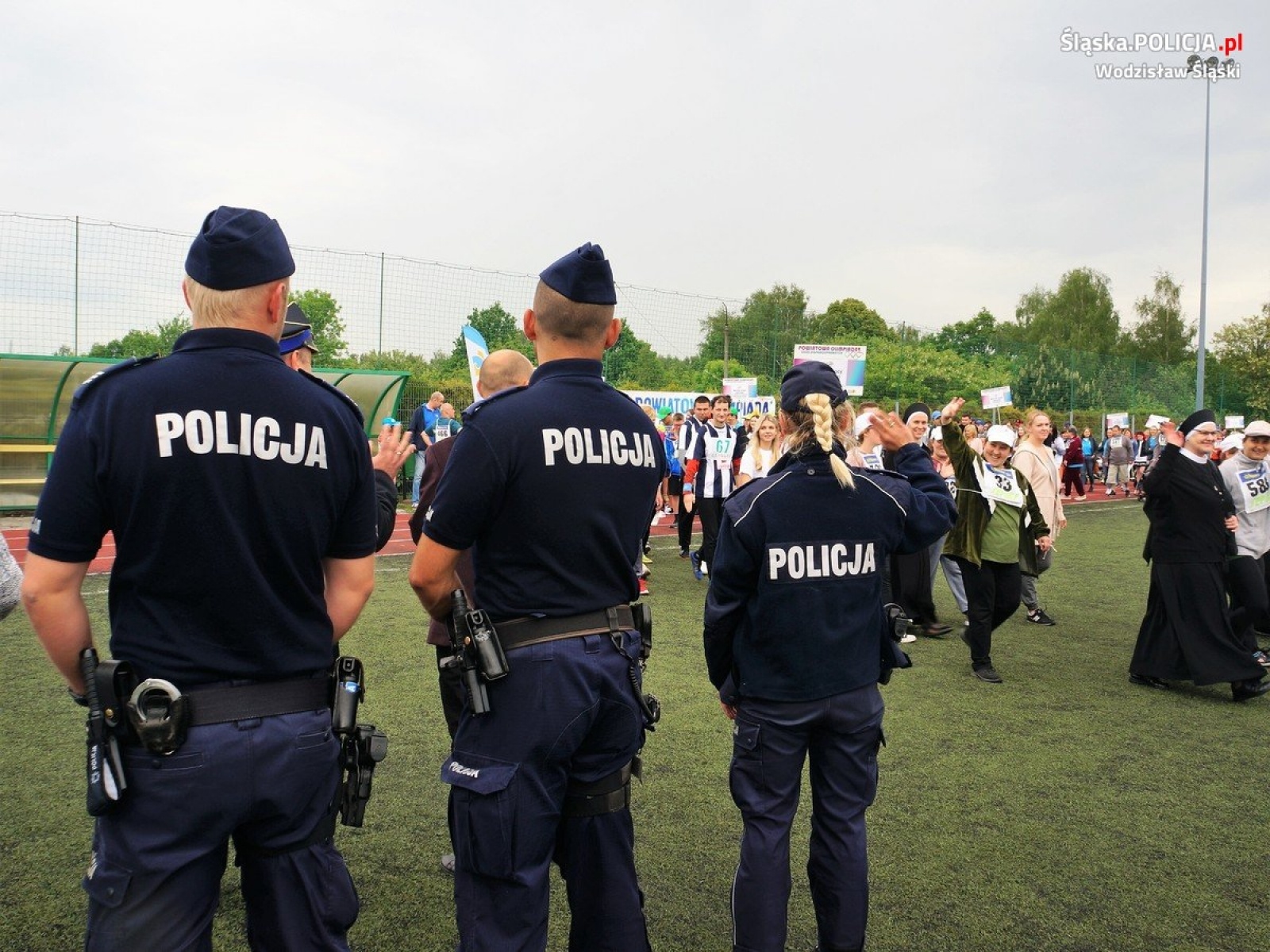 Zdjęcie w galerii na portalu naszwodzislaw.com: Wodzisławscy policjanci kibicowali uczestnikom Powiatowej Olimpiady Osób Niepełnosprawnych wiadomości z regionu