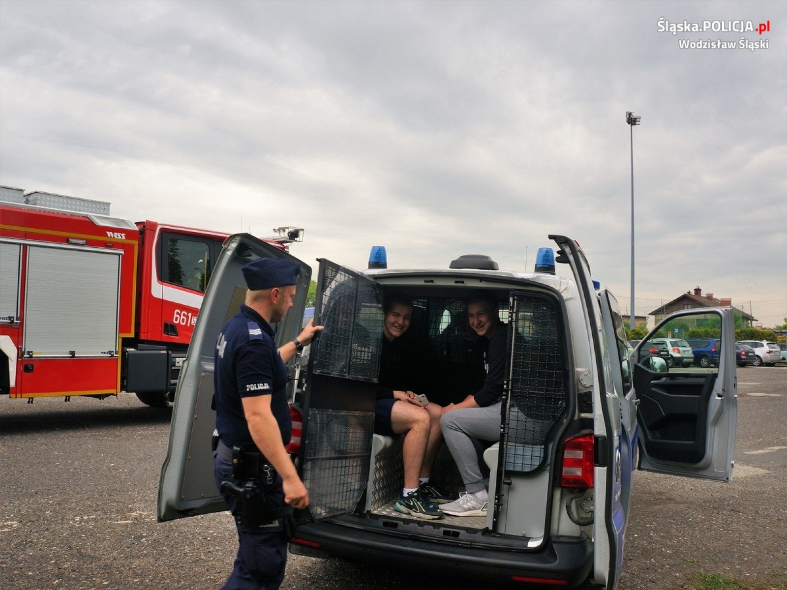 Zdjęcie w galerii na portalu naszwodzislaw.com: Wodzisławscy policjanci kibicowali uczestnikom Powiatowej Olimpiady Osób Niepełnosprawnych wiadomości z regionu