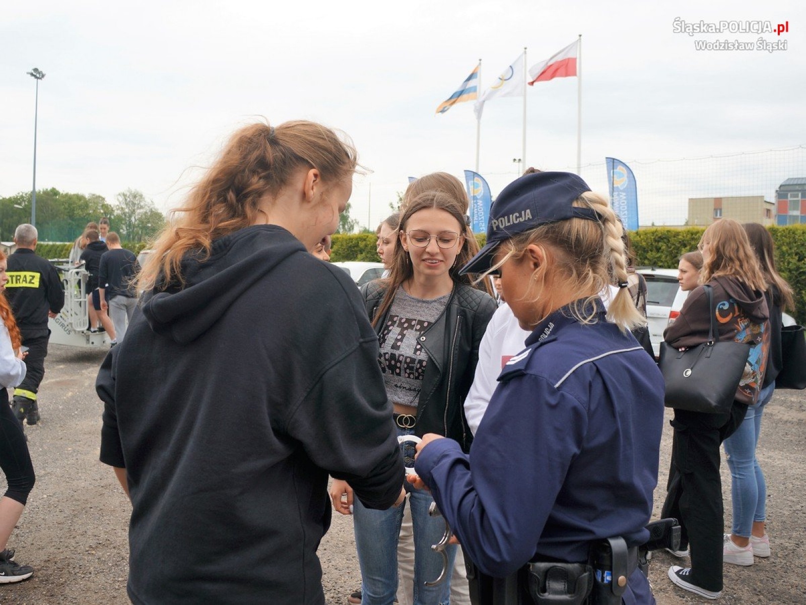 Zdjęcie w galerii na portalu naszwodzislaw.com: Wodzisławscy policjanci kibicowali uczestnikom Powiatowej Olimpiady Osób Niepełnosprawnych wiadomości z regionu