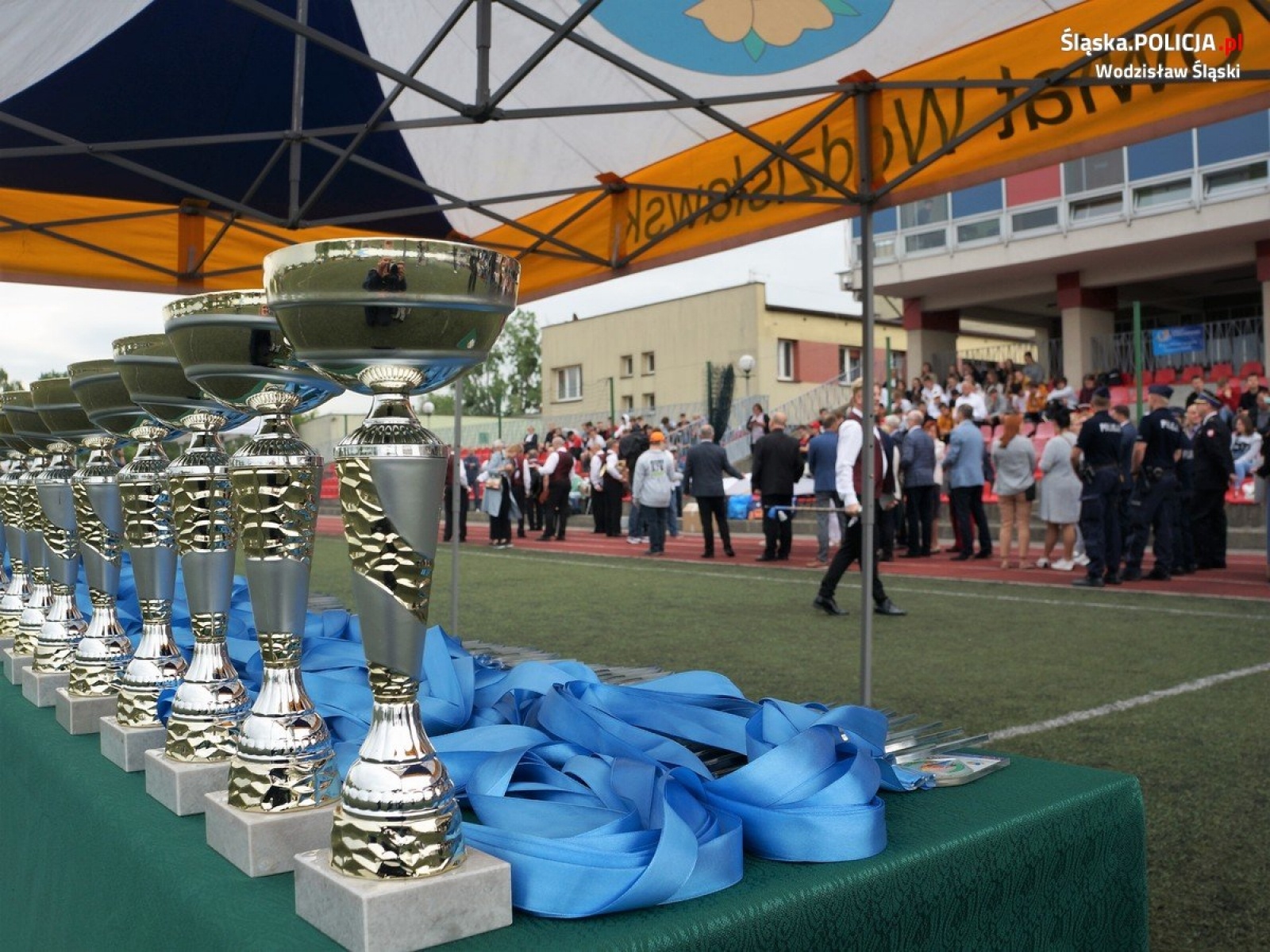 Zdjęcie w galerii na portalu naszwodzislaw.com: Wodzisławscy policjanci kibicowali uczestnikom Powiatowej Olimpiady Osób Niepełnosprawnych wiadomości z regionu