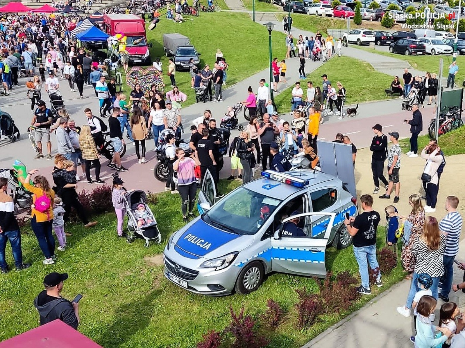 Zdjęcie w galerii na portalu naszwodzislaw.com: Festynowa niedziela wodzisławskich mundurowych wiadomości z regionu