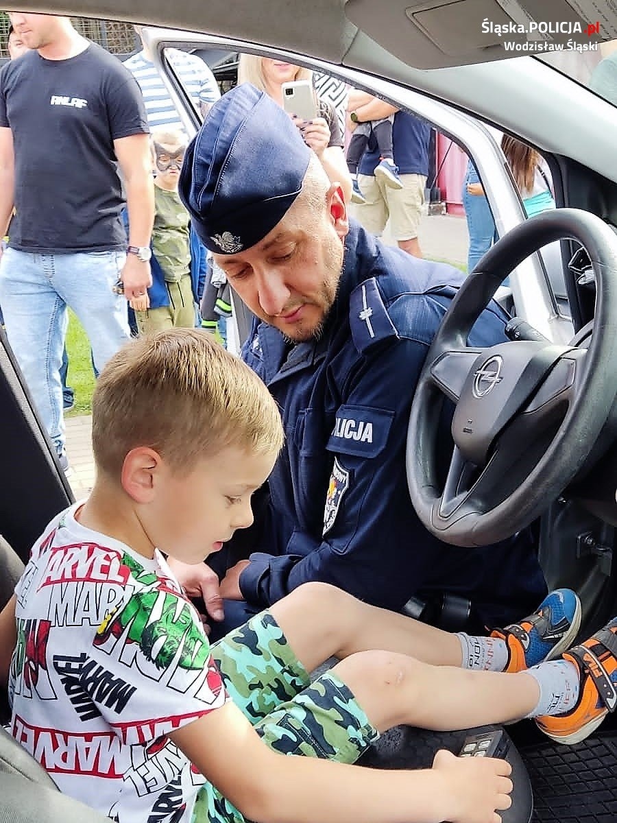 Zdjęcie w galerii na portalu naszwodzislaw.com: Festynowa niedziela wodzisławskich mundurowych wiadomości z regionu