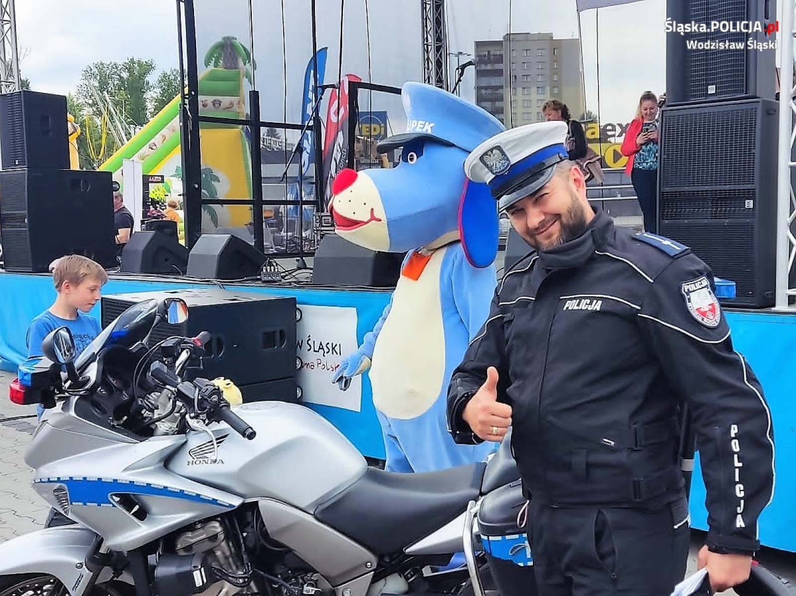 Zdjęcie w galerii na portalu naszwodzislaw.com: Festynowa niedziela wodzisławskich mundurowych wiadomości z regionu