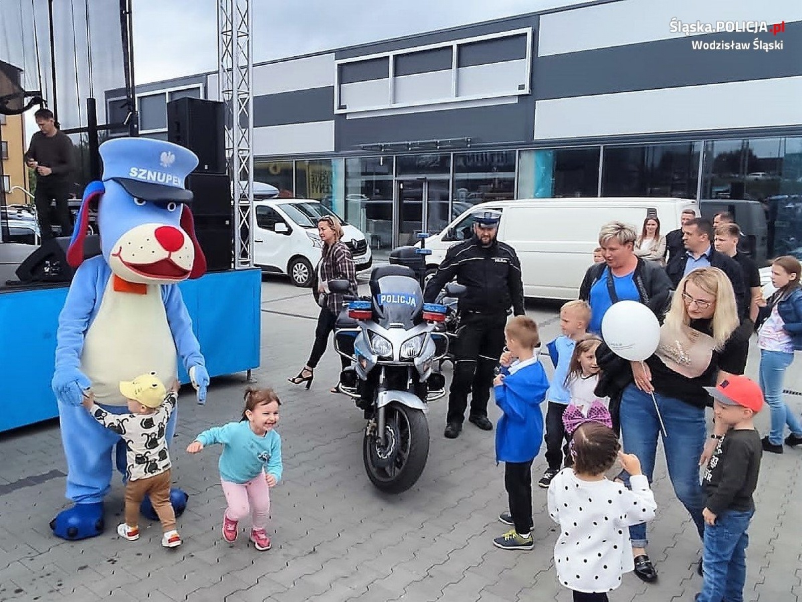 Zdjęcie w galerii na portalu naszwodzislaw.com: Festynowa niedziela wodzisławskich mundurowych wiadomości z regionu