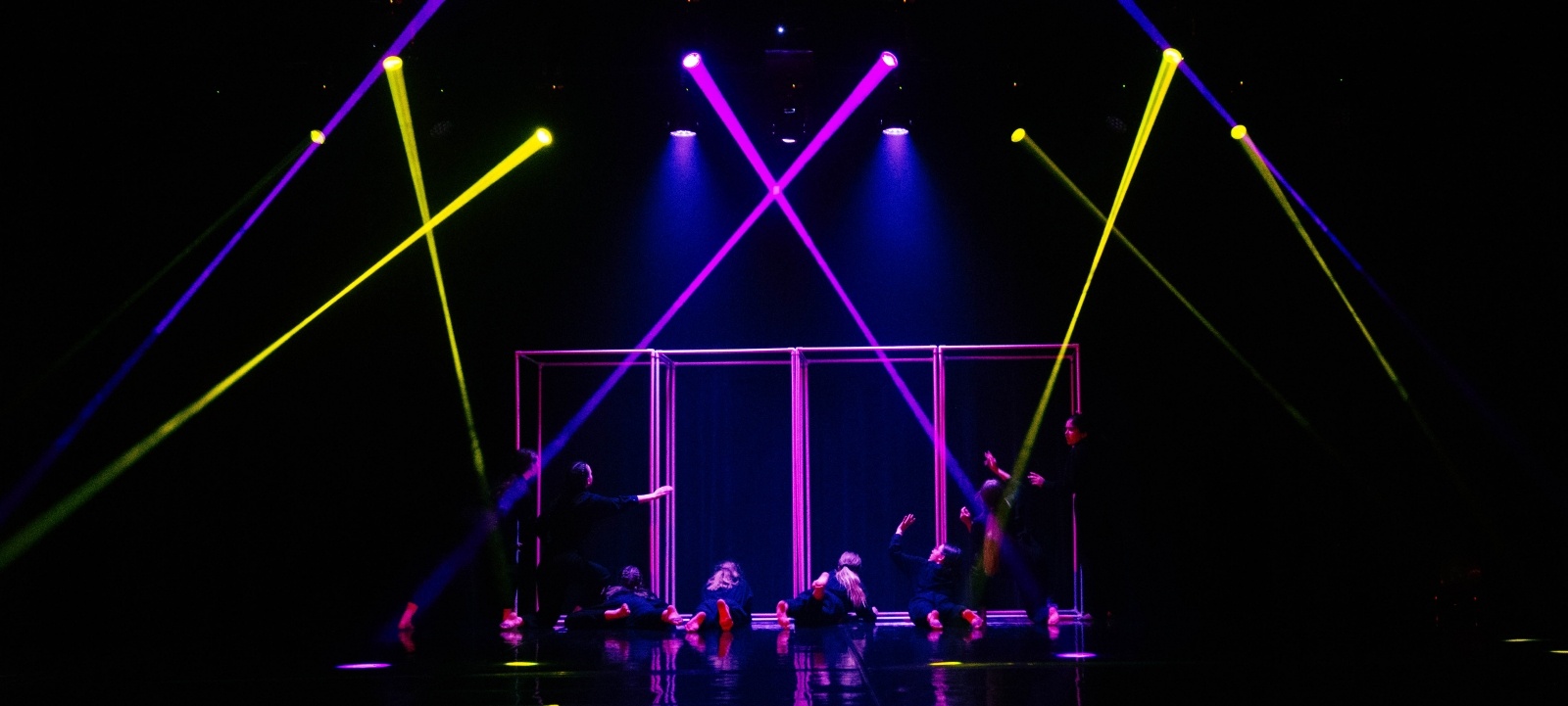 Zdjęcie w galerii na portalu naszwodzislaw.com: Spektakl Murowany kwiat dla publiczności szkolnej w WCK wiadomości z regionu