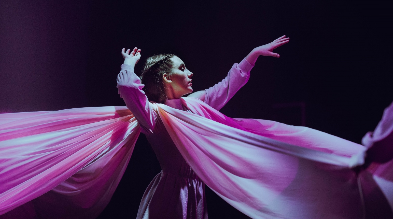 Zdjęcie w galerii na portalu naszwodzislaw.com: Spektakl Murowany kwiat dla publiczności szkolnej w WCK wiadomości z regionu