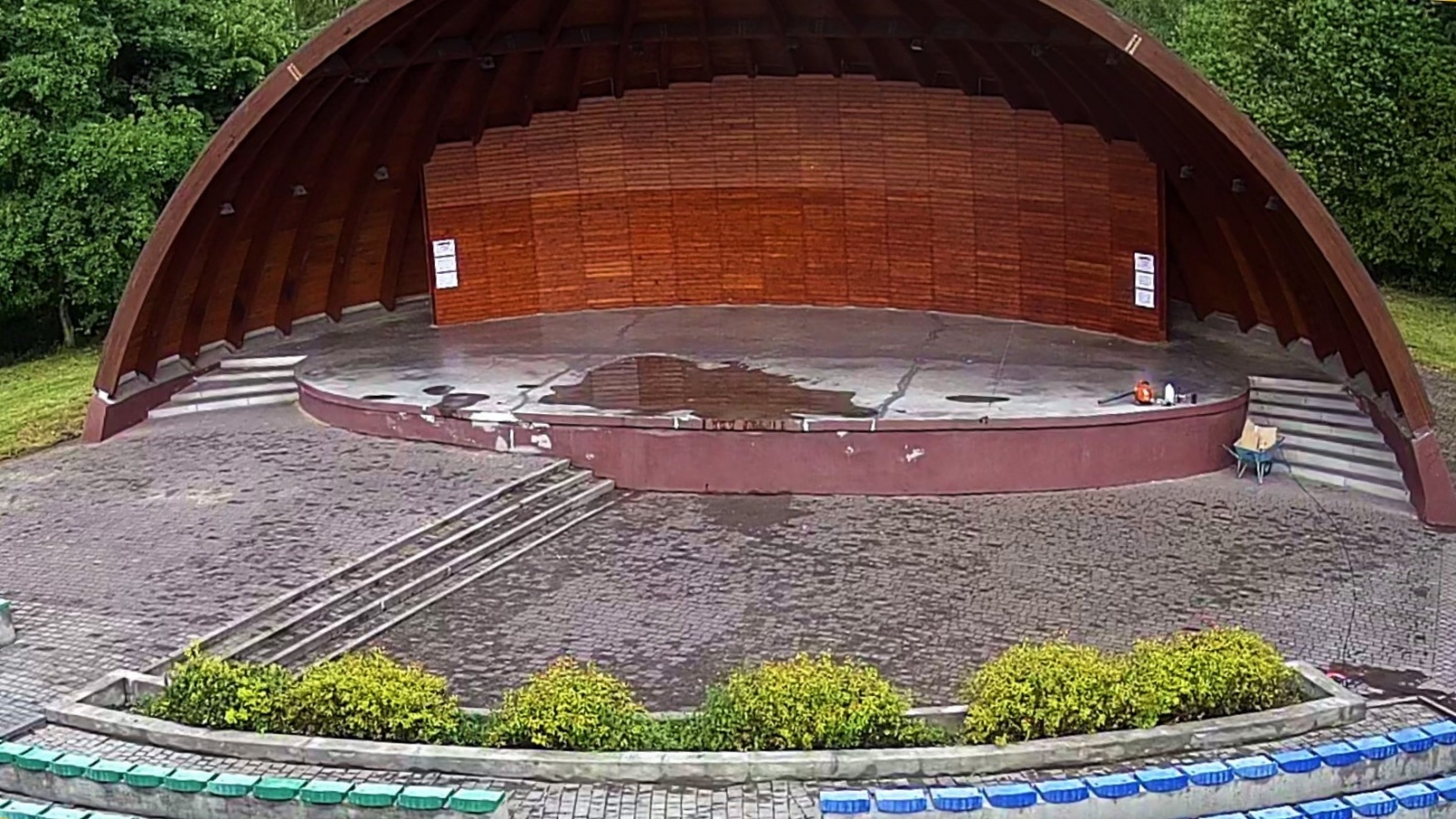 Zdjęcie w galerii na portalu naszwodzislaw.com: Godów. Stop wandalom na muszli koncertowej wiadomości z regionu