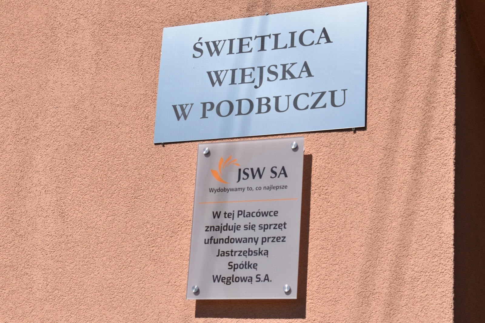 Zdjęcie w galerii na portalu naszwodzislaw.com: JSW S.A. wyposażyła w sprzęt AGD świetlicę w Podbuczu i remizę w Godowie wiadomości z regionu