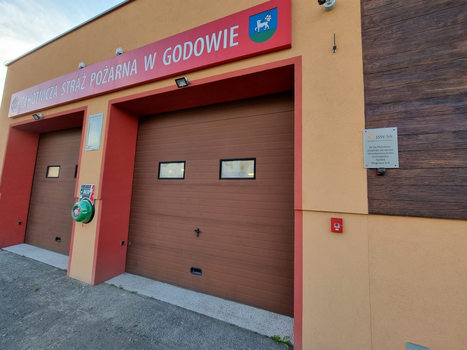 Zdjęcie w galerii na portalu naszwodzislaw.com: JSW S.A. wyposażyła w sprzęt AGD świetlicę w Podbuczu i remizę w Godowie wiadomości z regionu