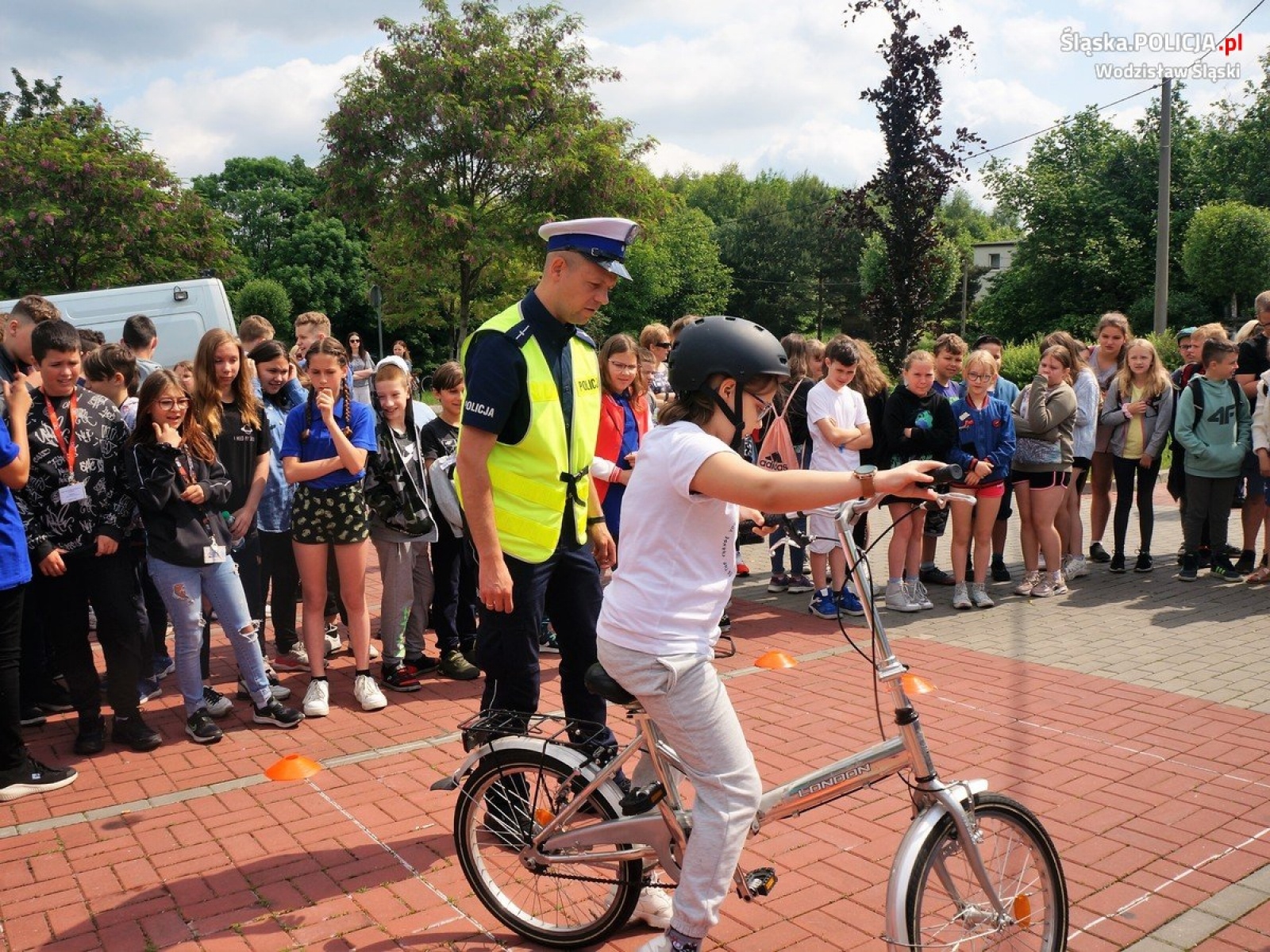 Zdjęcie w galerii na portalu naszwodzislaw.com: Jednośladem bezpiecznie do celu. Piknik w Radlinie [FOTO] wiadomości z regionu