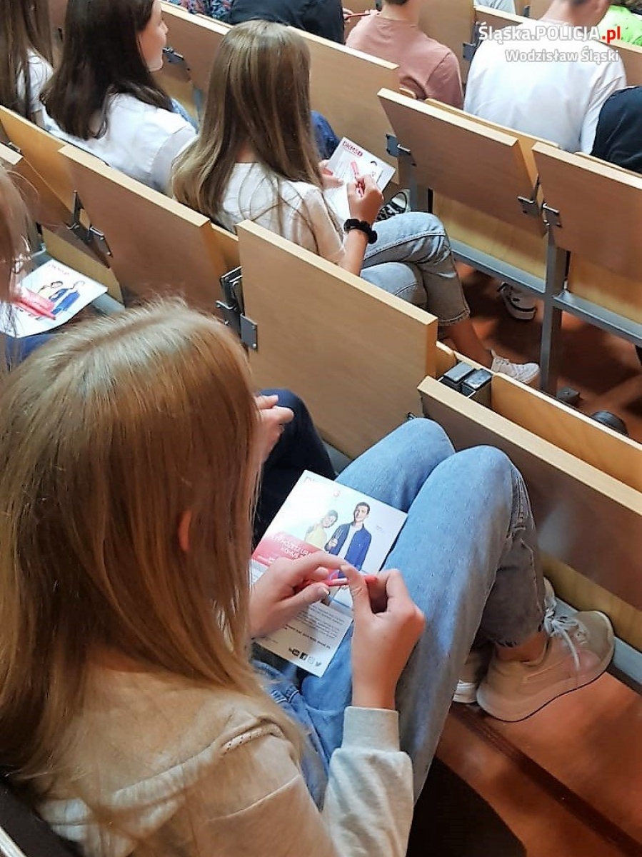 Zdjęcie w galerii na portalu naszwodzislaw.com: Marklowice. Policjant opowiedział młodzieży o tym, jak został dawcą szpiku wiadomości z regionu