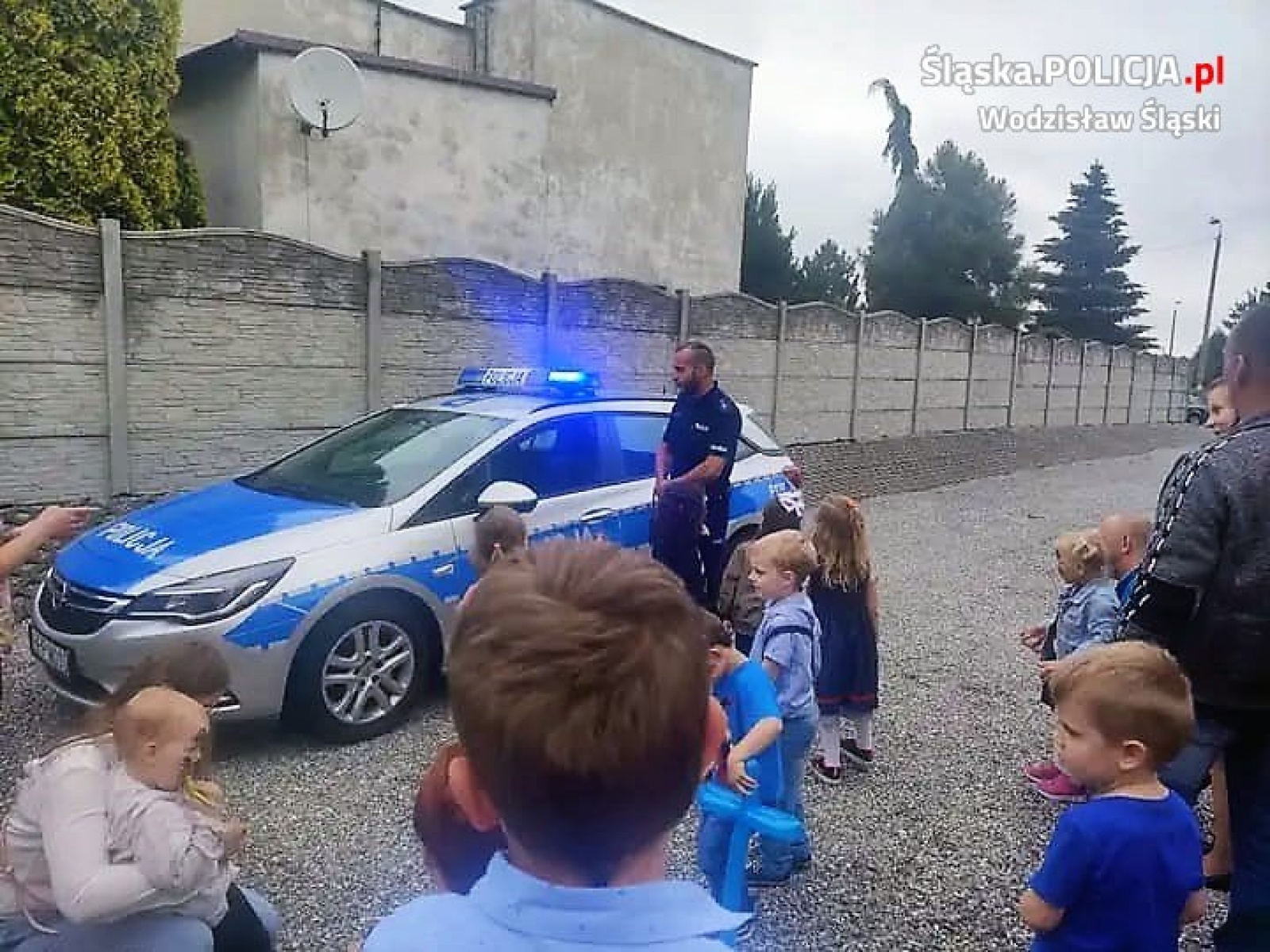 Zdjęcie w galerii na portalu naszwodzislaw.com: Wodzisławscy dzielnicowi odwiedzili najmłodszych wiadomości z regionu