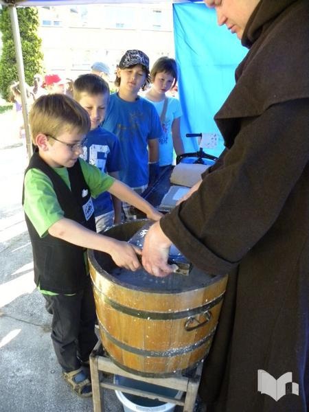 Zdjęcie w galerii na portalu naszwodzislaw.com: Papier z papieru czyli magiczny recykling wiadomości z regionu