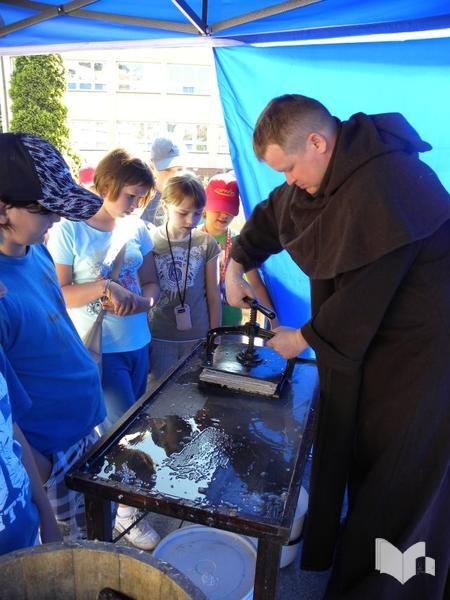 Zdjęcie w galerii na portalu naszwodzislaw.com: Papier z papieru czyli magiczny recykling wiadomości z regionu