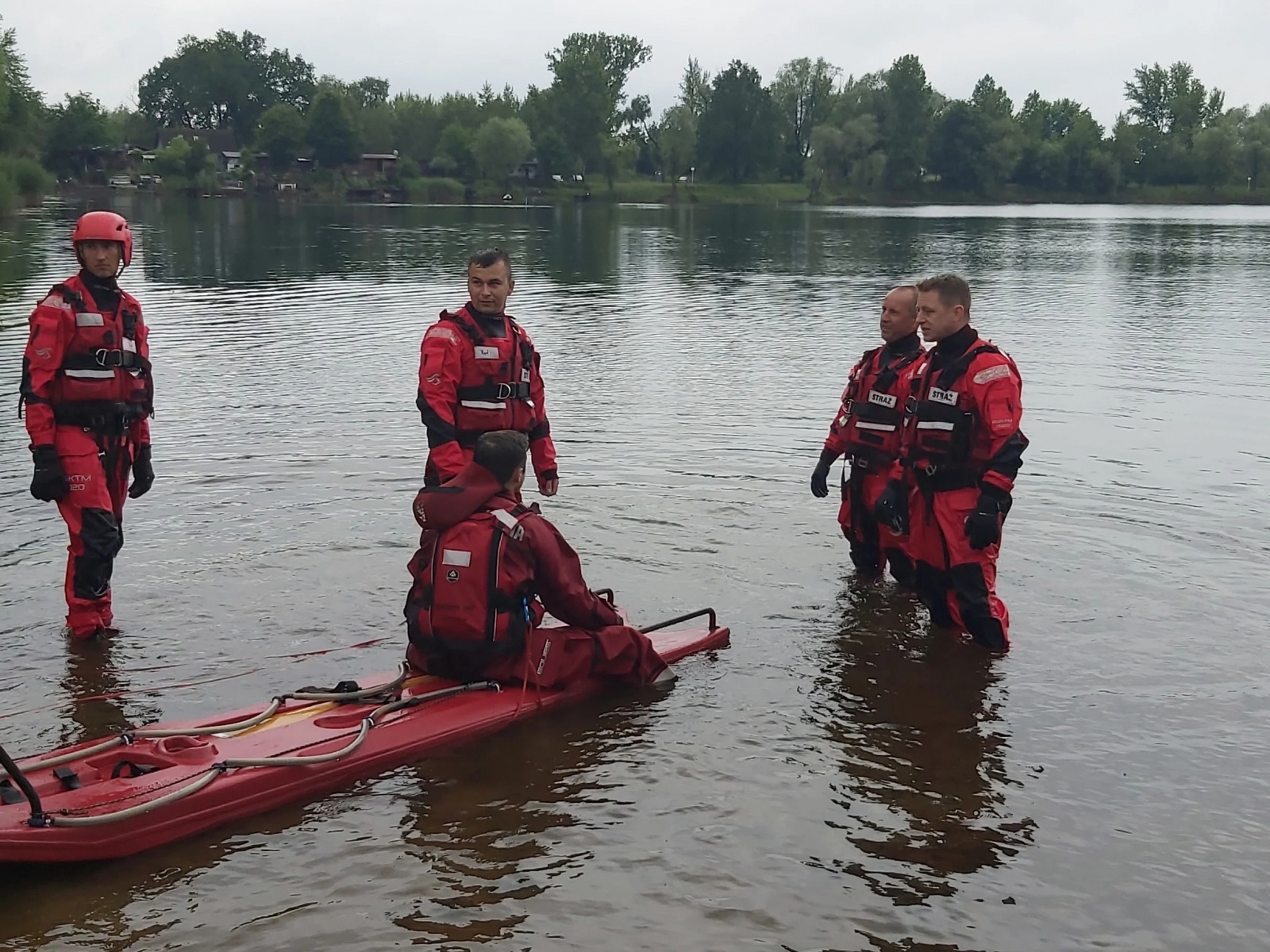 Zdjęcie w galerii na portalu naszwodzislaw.com: Akcja strażaków na magicznej plaży w Bukowie wiadomości z regionu