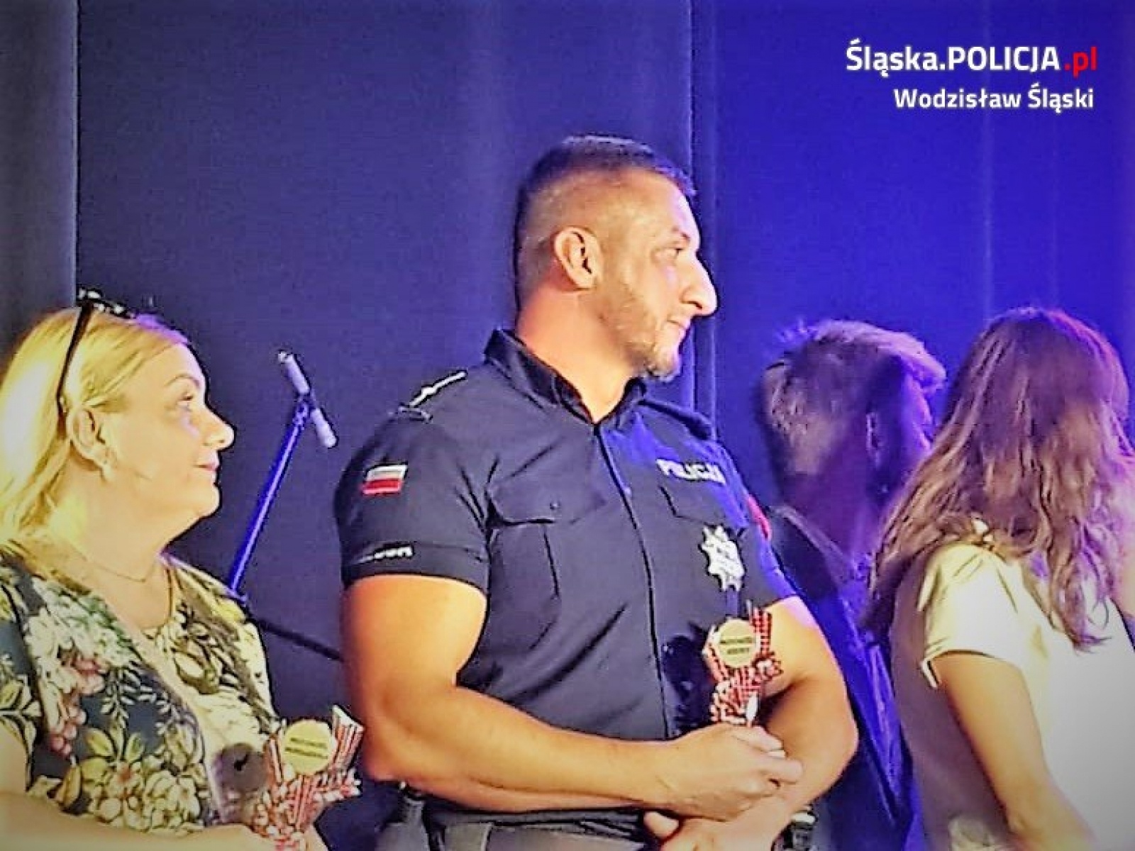 Zdjęcie w galerii na portalu naszwodzislaw.com: Dzielnicowy z wyróżnieniem za pomoc szkole wiadomości z regionu