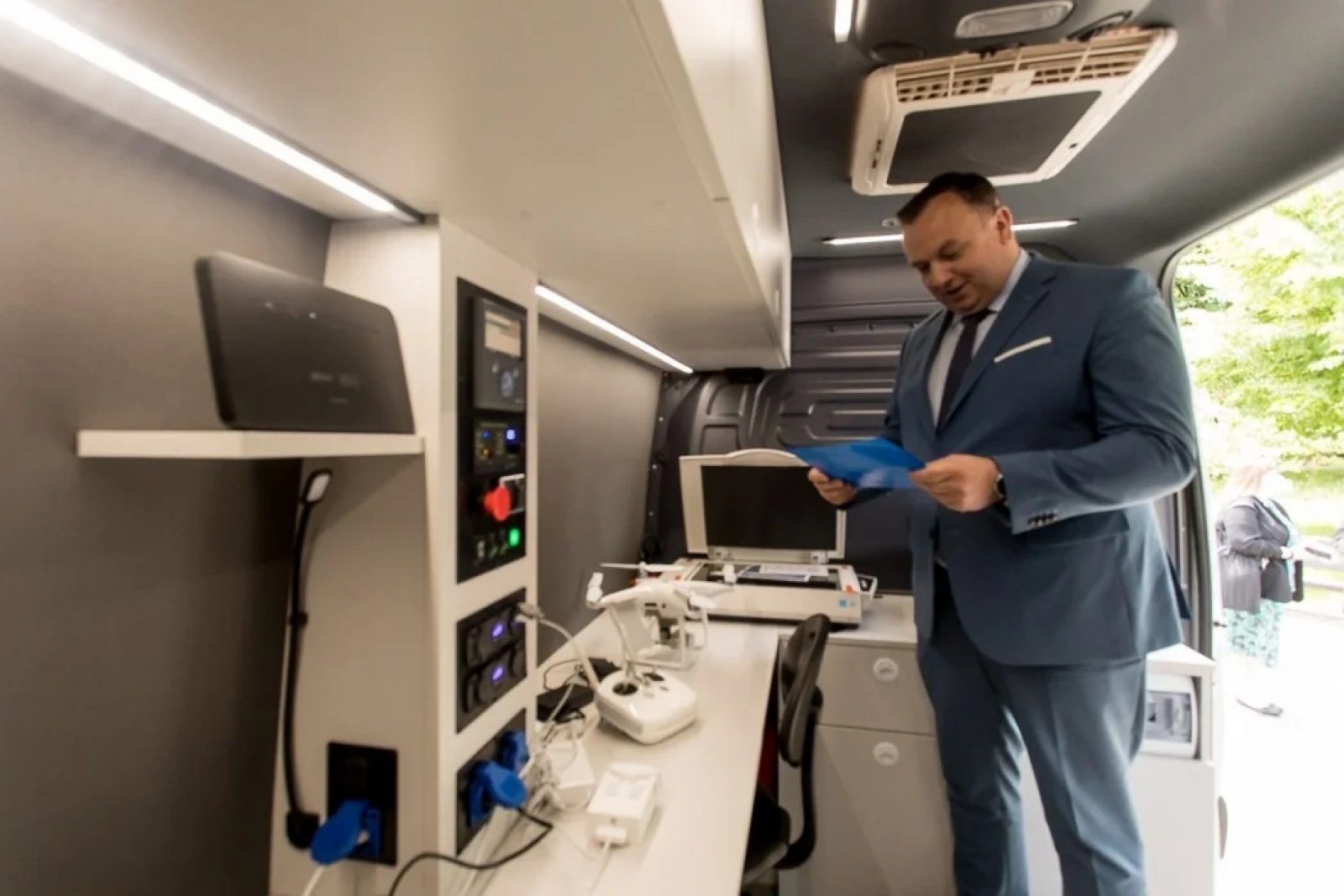 Zdjęcie w galerii na portalu naszwodzislaw.com: Województwo dysponuje Mobilnym Centrum Digitalizacji wiadomości z regionu