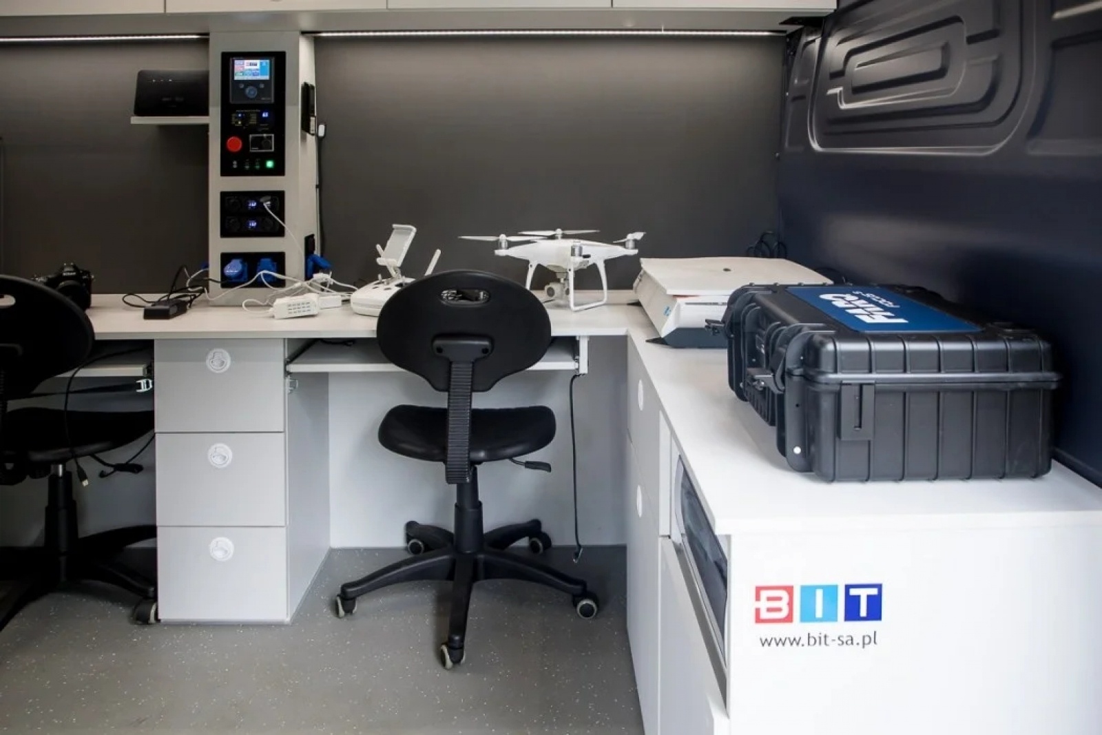 Zdjęcie w galerii na portalu naszwodzislaw.com: Województwo dysponuje Mobilnym Centrum Digitalizacji wiadomości z regionu