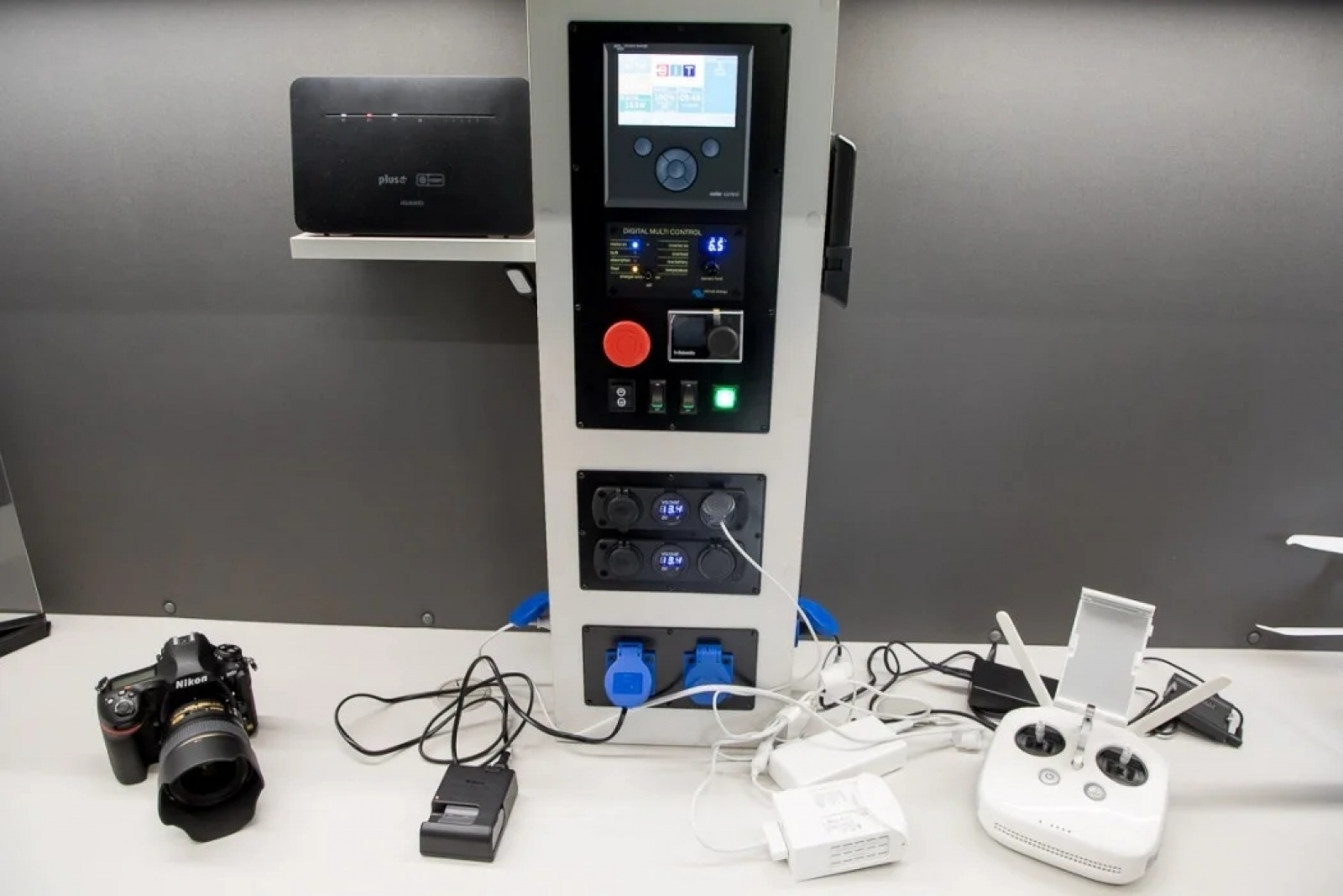 Zdjęcie w galerii na portalu naszwodzislaw.com: Województwo dysponuje Mobilnym Centrum Digitalizacji wiadomości z regionu