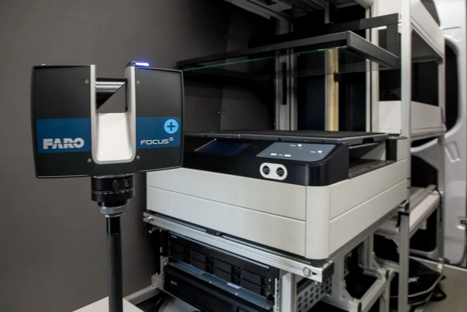 Zdjęcie w galerii na portalu naszwodzislaw.com: Województwo dysponuje Mobilnym Centrum Digitalizacji wiadomości z regionu