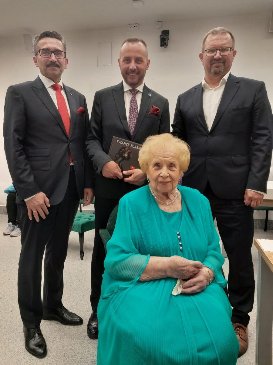 Zdjęcie w galerii na portalu naszwodzislaw.com: Marian Dziędziel laureatem nagrody Towarzystwa Przyjaciół Śląska w Warszawie wiadomości z regionu