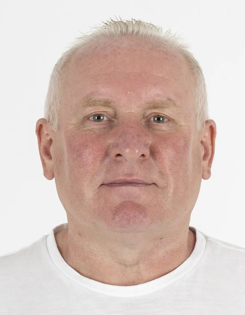 Zdjęcie w galerii na portalu naszwodzislaw.com: Śląska policja pokazała, jak może zmieniać swój wygląd poszukiwany listem gończym Jacek Jaworek wiadomości z regionu