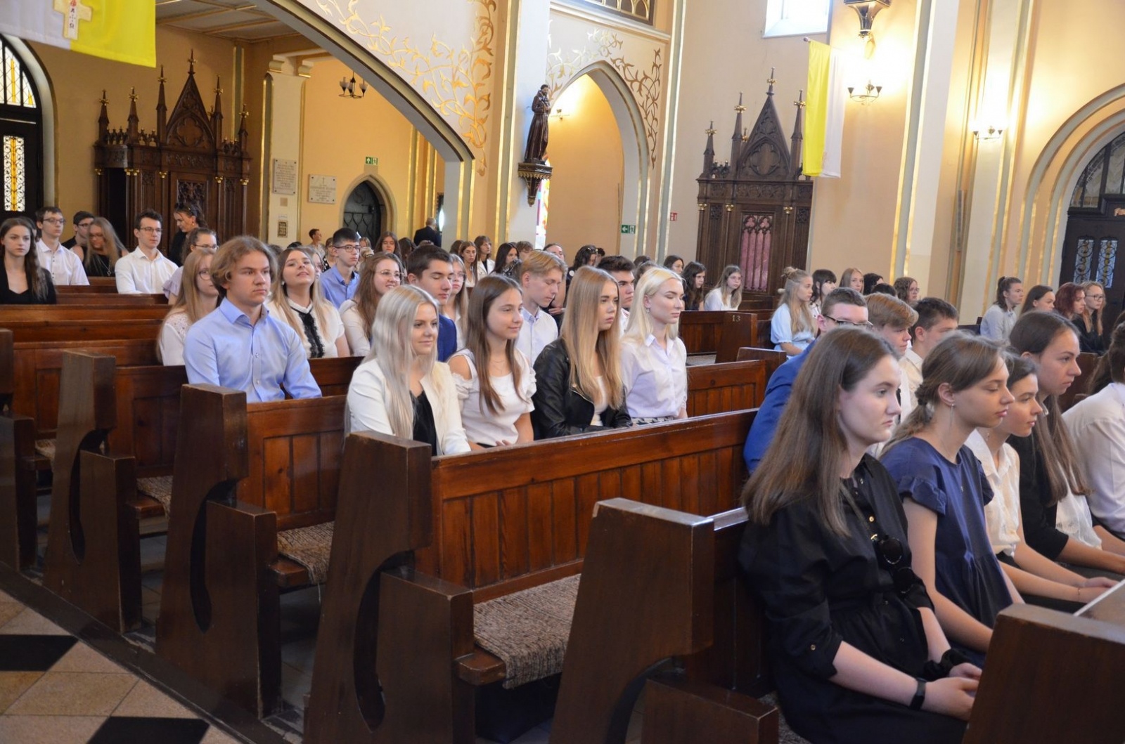 Zdjęcie w galerii na portalu naszwodzislaw.com: Mszą świętą zakończyli rok szkolny wiadomości z regionu