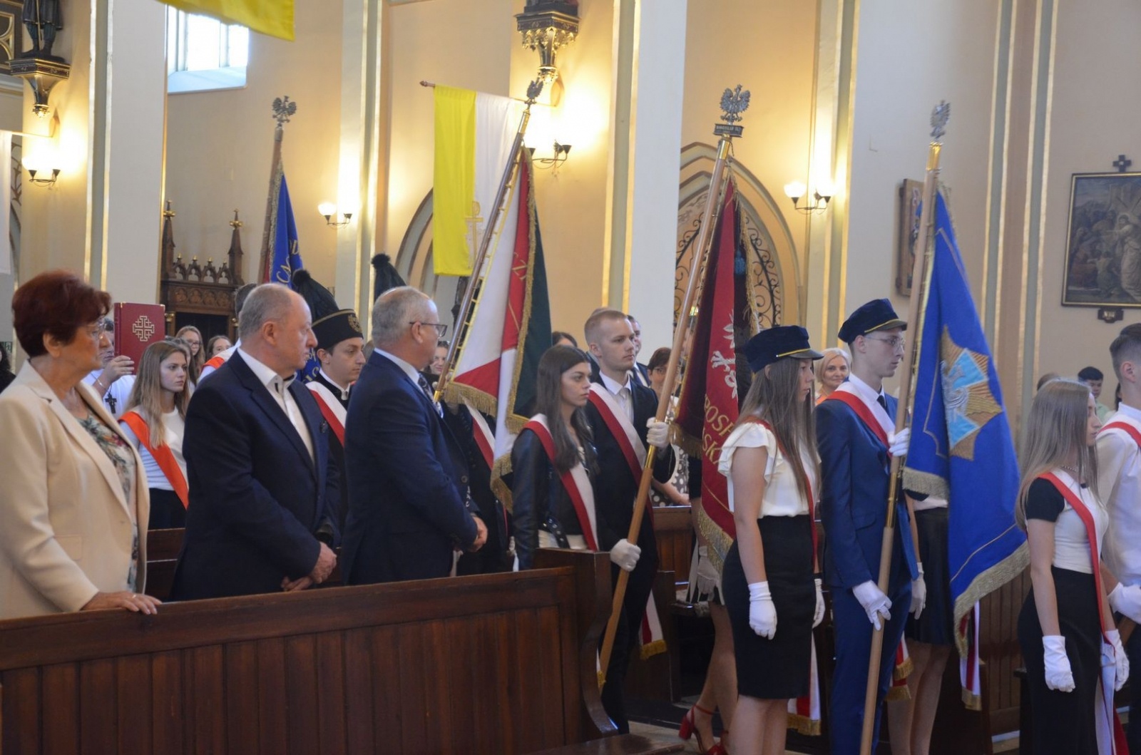 Zdjęcie w galerii na portalu naszwodzislaw.com: Mszą świętą zakończyli rok szkolny wiadomości z regionu