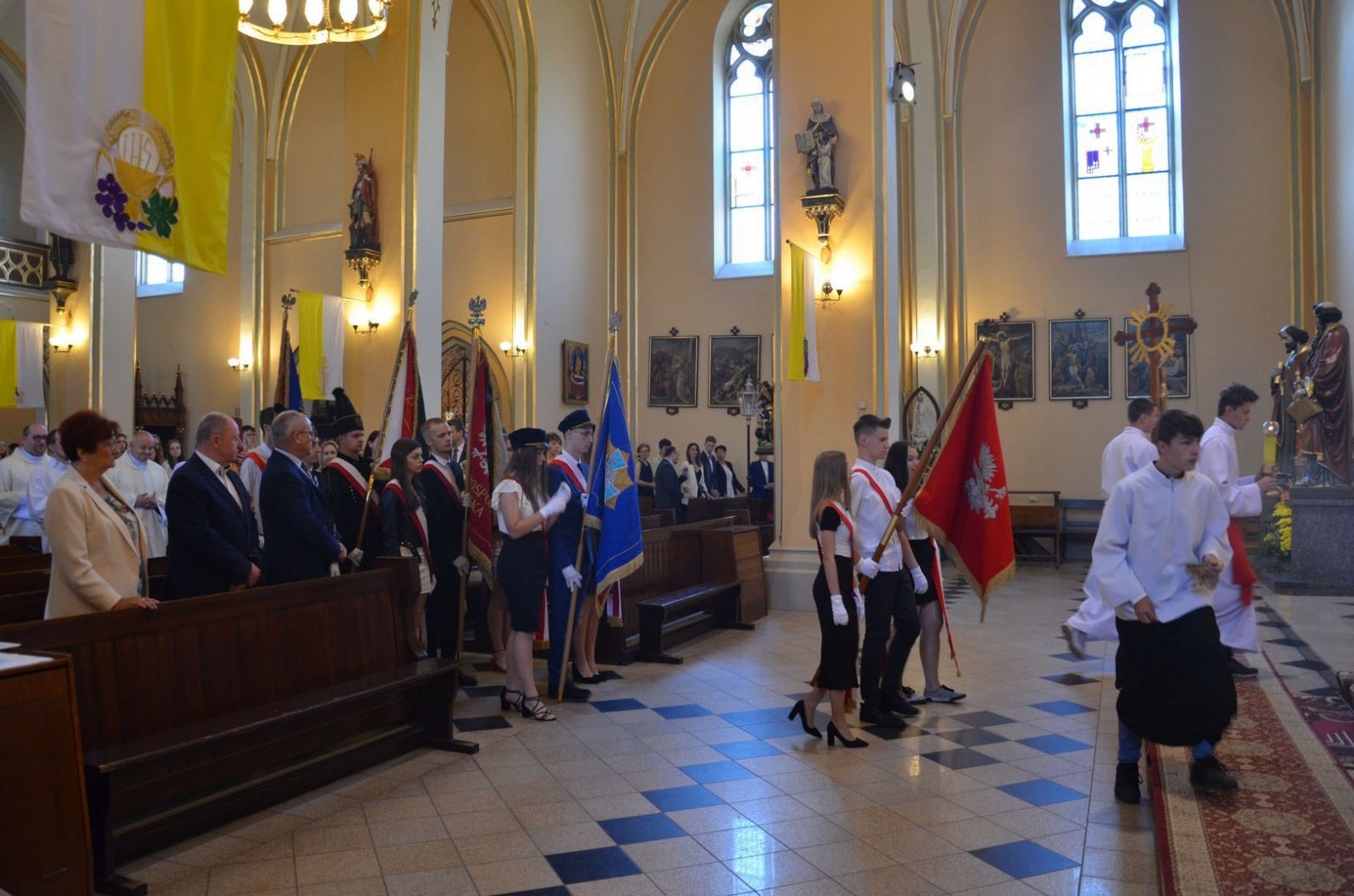 Zdjęcie w galerii na portalu naszwodzislaw.com: Mszą świętą zakończyli rok szkolny wiadomości z regionu