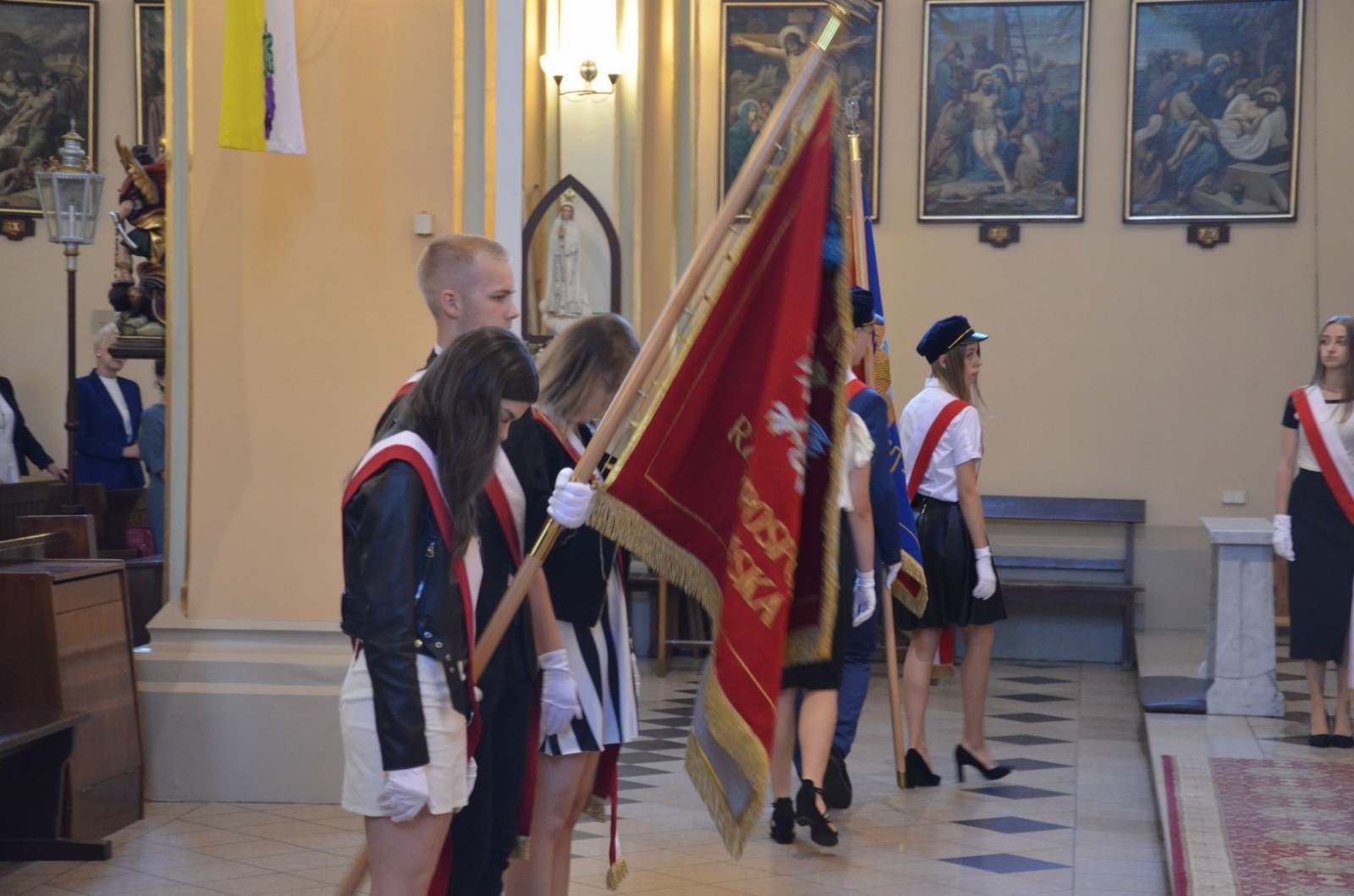 Zdjęcie w galerii na portalu naszwodzislaw.com: Mszą świętą zakończyli rok szkolny wiadomości z regionu