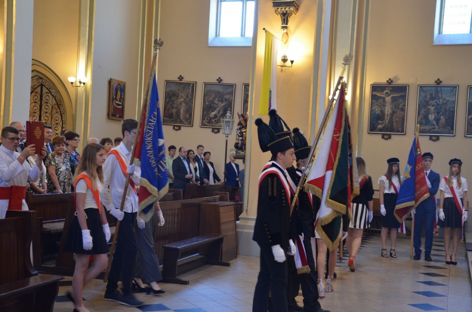 Zdjęcie w galerii na portalu naszwodzislaw.com: Mszą świętą zakończyli rok szkolny wiadomości z regionu