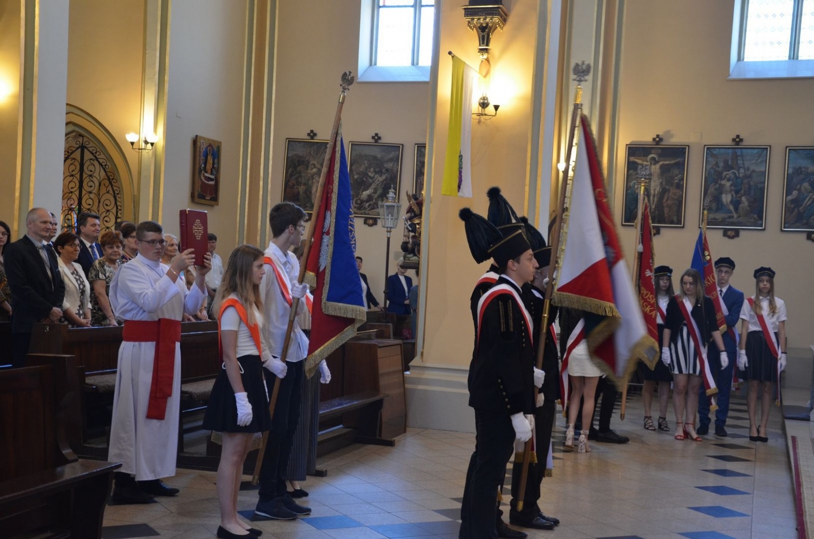 Zdjęcie w galerii na portalu naszwodzislaw.com: Mszą świętą zakończyli rok szkolny wiadomości z regionu