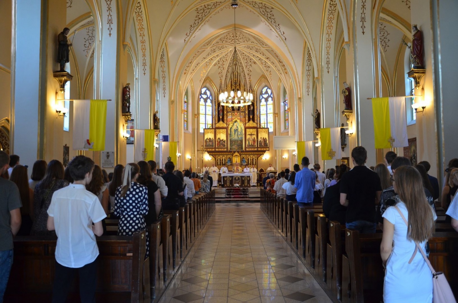 Zdjęcie w galerii na portalu naszwodzislaw.com: Mszą świętą zakończyli rok szkolny wiadomości z regionu