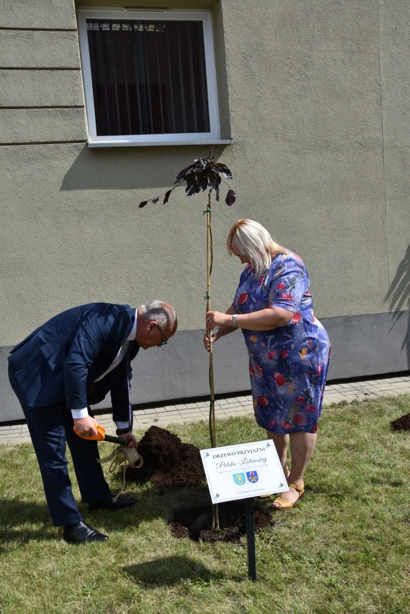 Zdjęcie w galerii na portalu naszwodzislaw.com: Wspólnie uczcili jubileusz 20-lecia współpracy wiadomości z regionu