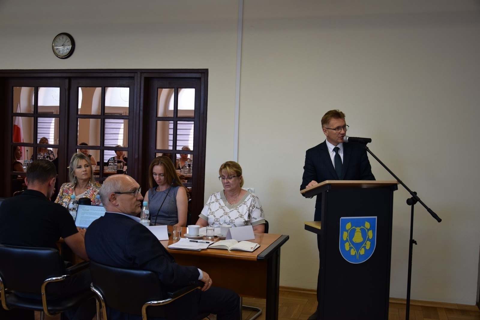 Zdjęcie w galerii na portalu naszwodzislaw.com: Gmina Mszana. Wójt z absolutorium i wotum zaufania. Odznaczenia dla pracowników wiadomości z regionu