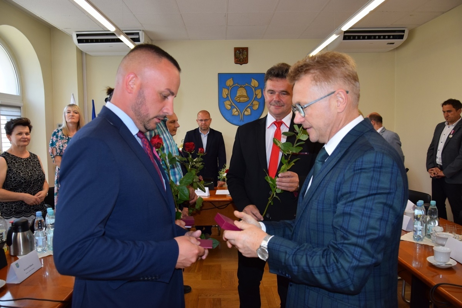 Zdjęcie w galerii na portalu naszwodzislaw.com: Gmina Mszana. Wójt z absolutorium i wotum zaufania. Odznaczenia dla pracowników wiadomości z regionu