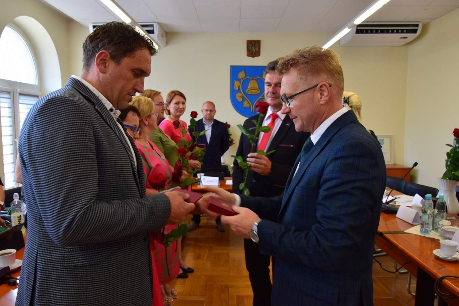 Zdjęcie w galerii na portalu naszwodzislaw.com: Gmina Mszana. Wójt z absolutorium i wotum zaufania. Odznaczenia dla pracowników wiadomości z regionu