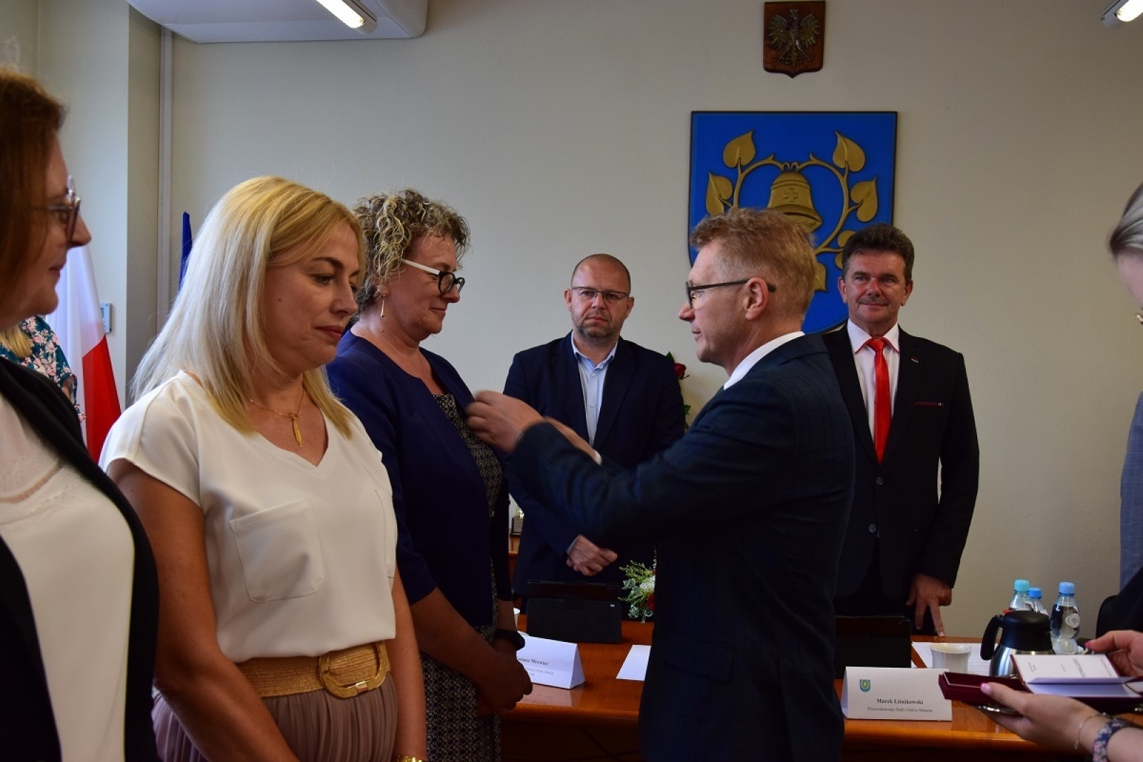 Zdjęcie w galerii na portalu naszwodzislaw.com: Gmina Mszana. Wójt z absolutorium i wotum zaufania. Odznaczenia dla pracowników wiadomości z regionu