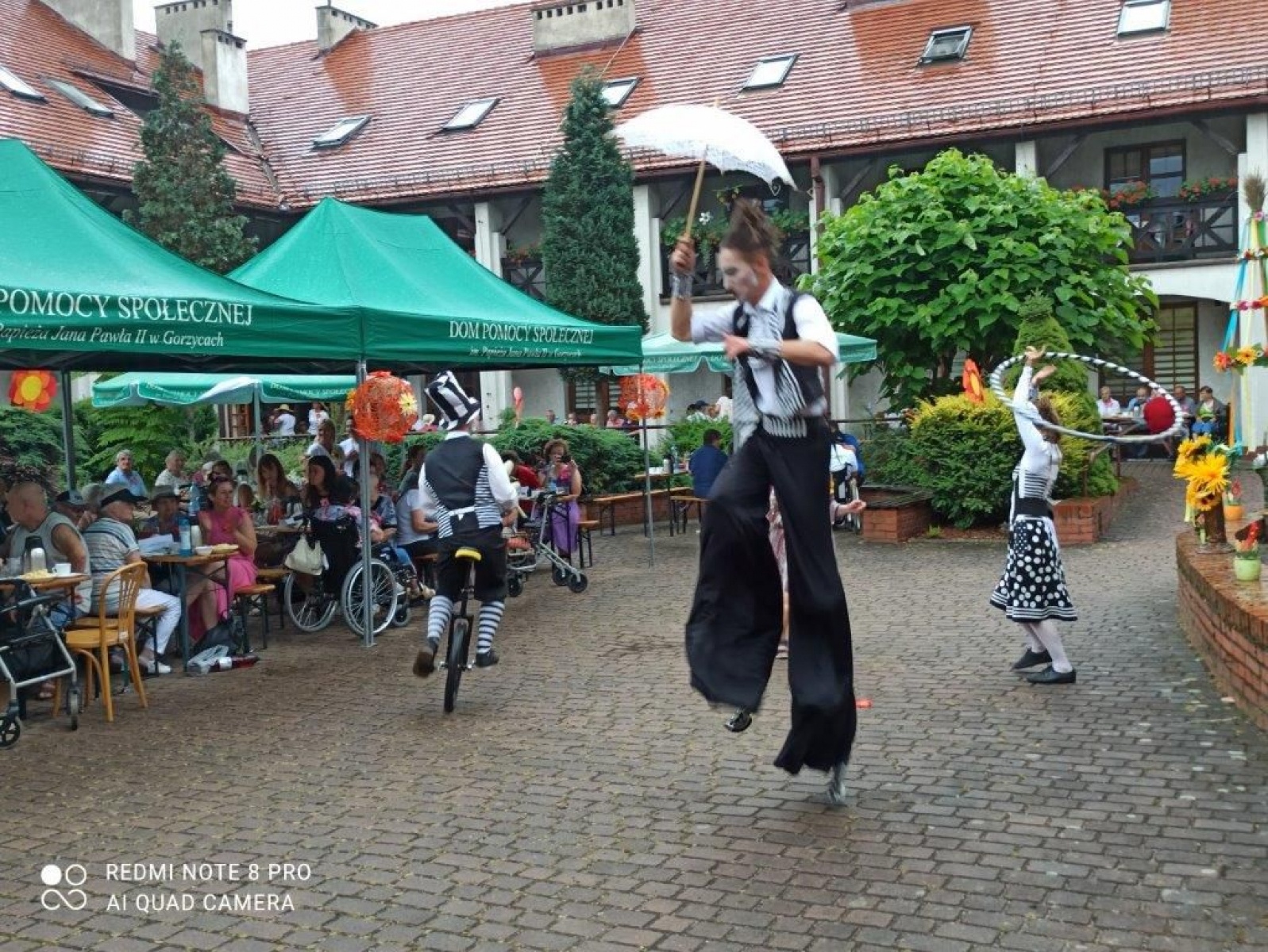 Zdjęcie w galerii na portalu naszwodzislaw.com: Mieszkańcy Domu Pomocy Społecznej w Gorzycach przywitali lato wiadomości z regionu