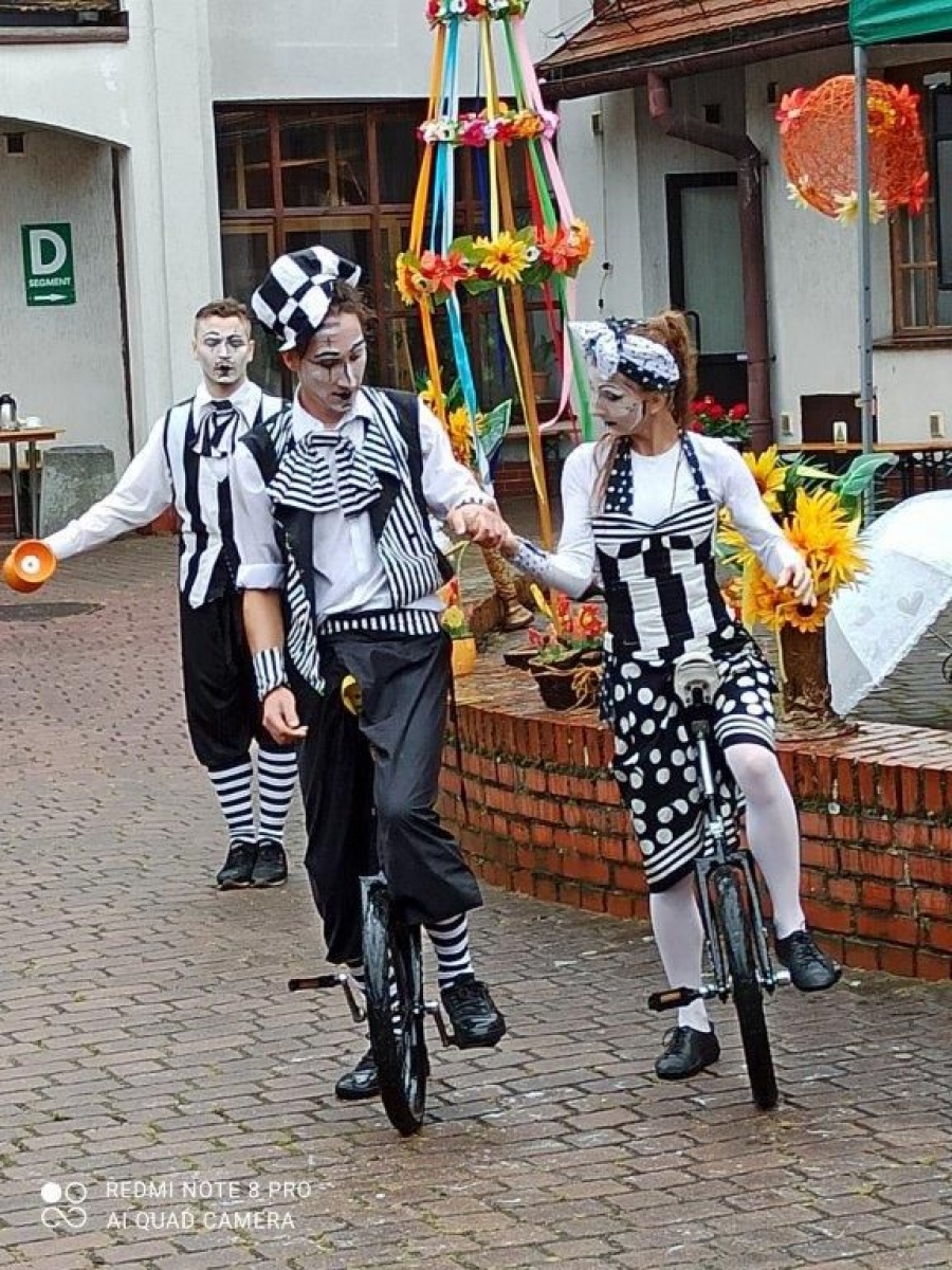 Zdjęcie w galerii na portalu naszwodzislaw.com: Mieszkańcy Domu Pomocy Społecznej w Gorzycach przywitali lato wiadomości z regionu