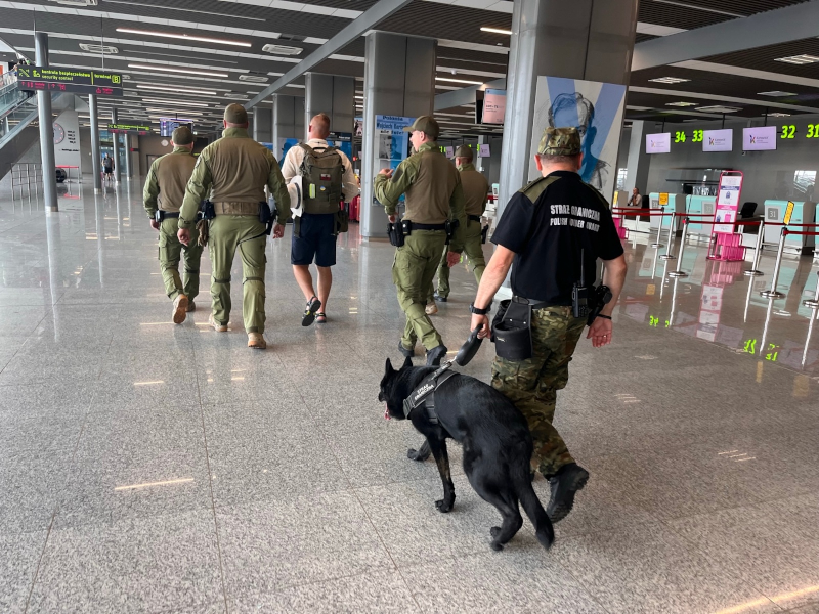 Zdjęcie w galerii na portalu naszwodzislaw.com: Lecisz na wakacje? Nie żartuj w ten sposób i pilnuj swojego bagażu! wiadomości z regionu