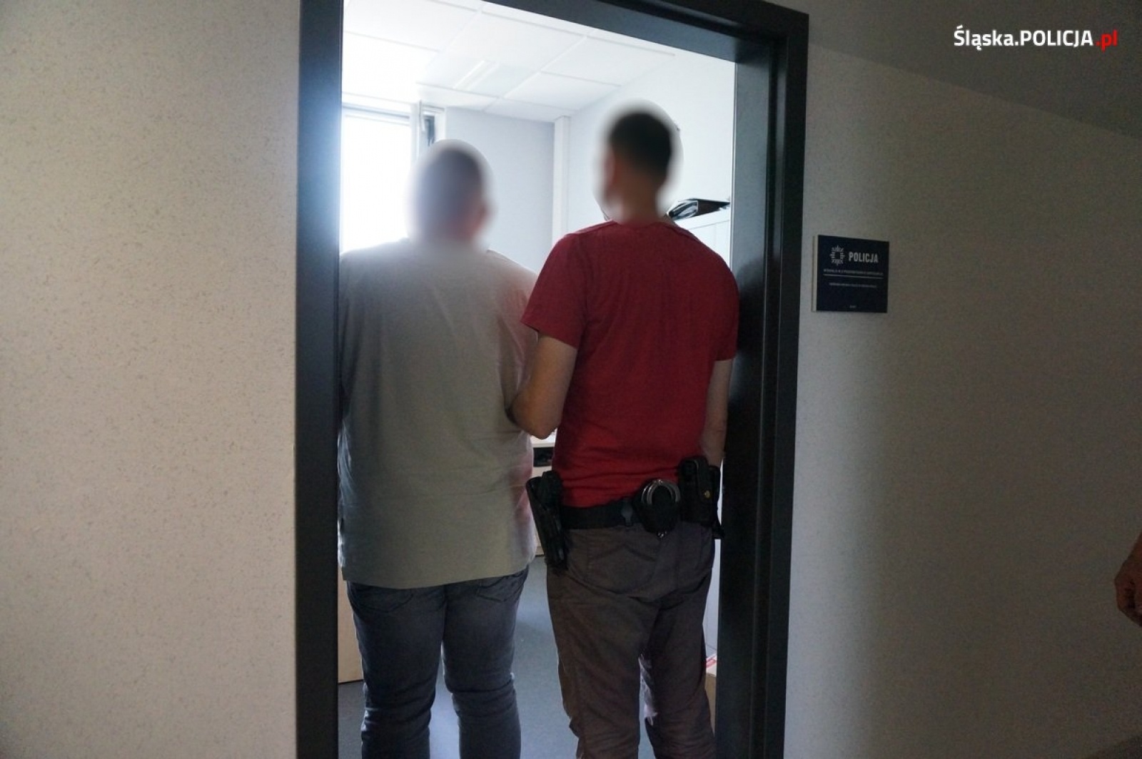 Zdjęcie w galerii na portalu naszwodzislaw.com: Kolejne zatrzymania w śledztwie dotyczącym urządzenia nielegalnych gier hazardowych wiadomości z regionu