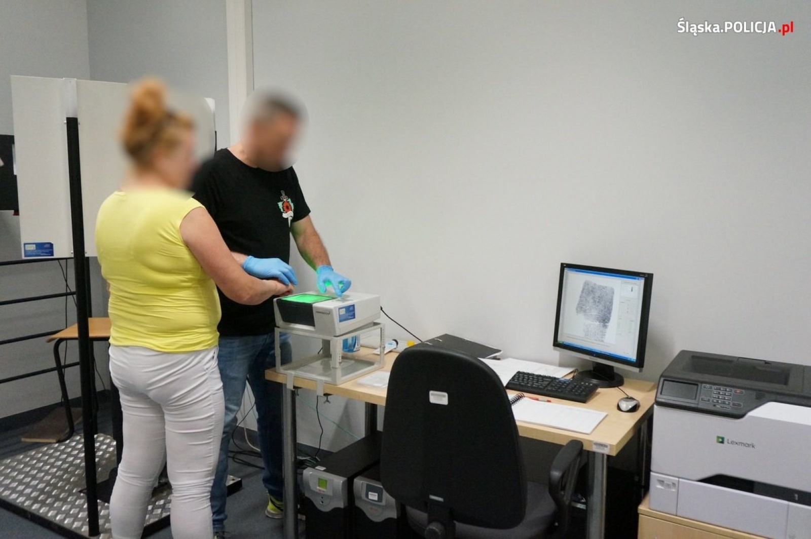 Zdjęcie w galerii na portalu naszwodzislaw.com: Kolejne zatrzymania w śledztwie dotyczącym urządzenia nielegalnych gier hazardowych wiadomości z regionu